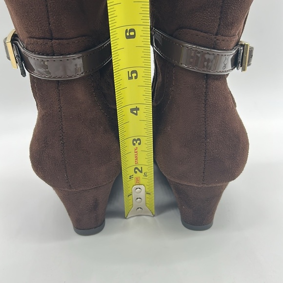 2529- East 5th Brown Over the Knee Boots Wedge Heel & Buckle Strap Size 7M NWT - Picture 6 of 10
